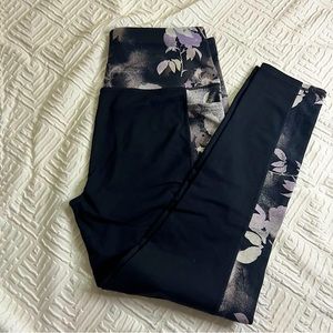 Skechers yoga pants/leggings/pockets.M. Stretchy. Black w/lavender floral side.